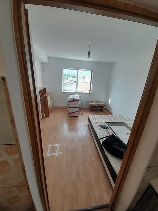 Amenajări interioare/exterioare,șape, acoperișuri.