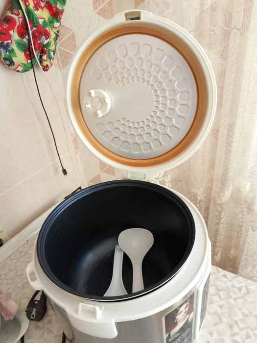 Мультиварка в хорошем состоянии