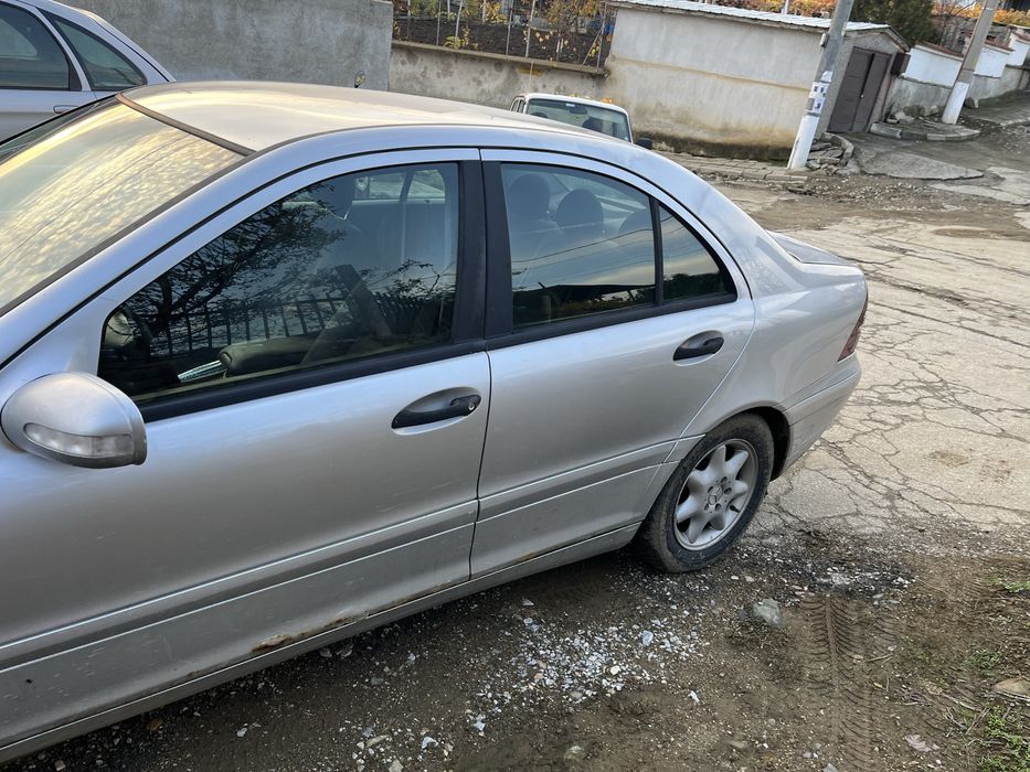 Мерцедес С220 на части