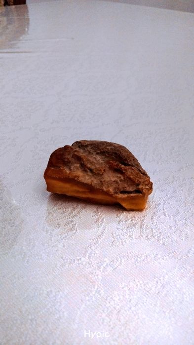 Янтарь самый натуральный ещё даже необрабатывали