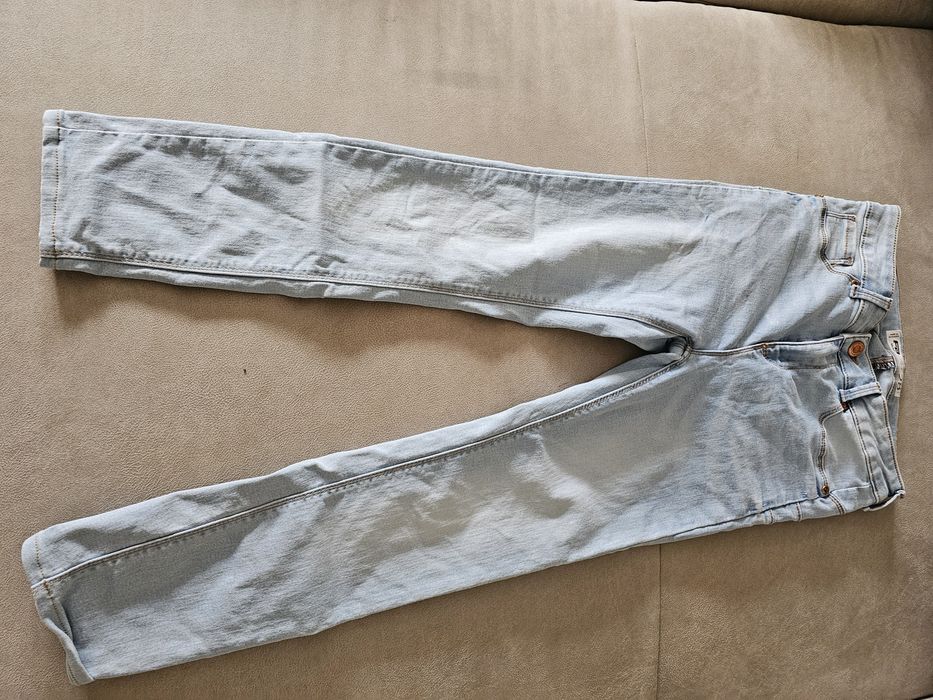 Продавам пет чифта дънки