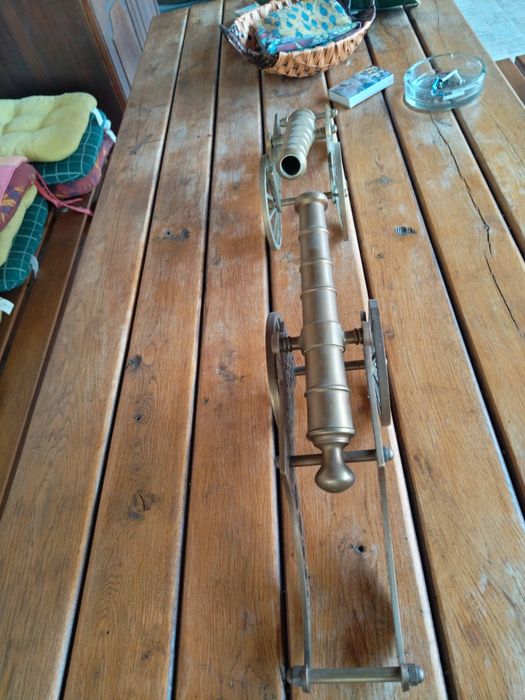 Продавам чифт огромни тежки старинни бронзови топове