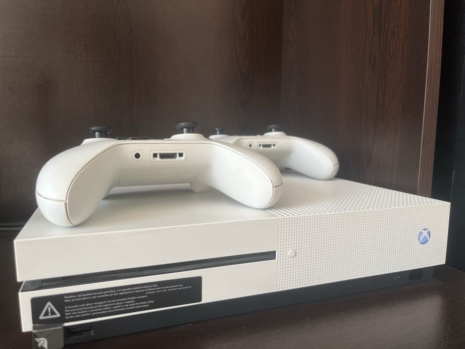 Xbox one s бял
