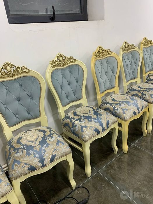 Стол и шесть стулья