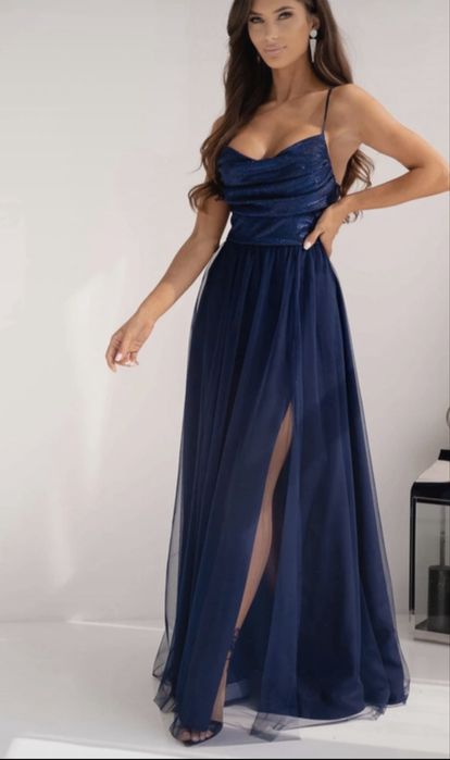 Rochie lunga din tulle bleumarin cu bustul tip corset si umerii goi