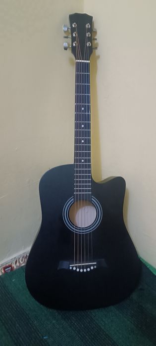 Gitara holati yangi