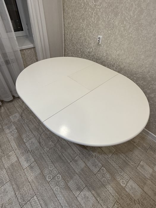 Стол со стульями