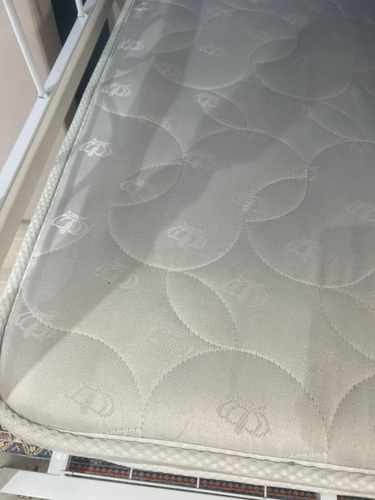 Кровать двухяростная