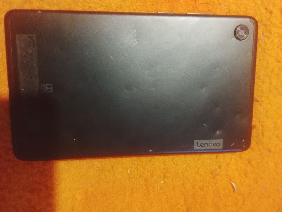 Vând sau schimb tableta Lenovo