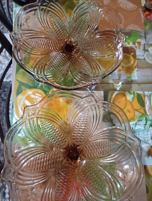 Продам две фруктовые вазы