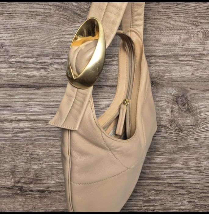 Geanta Max Mara.
