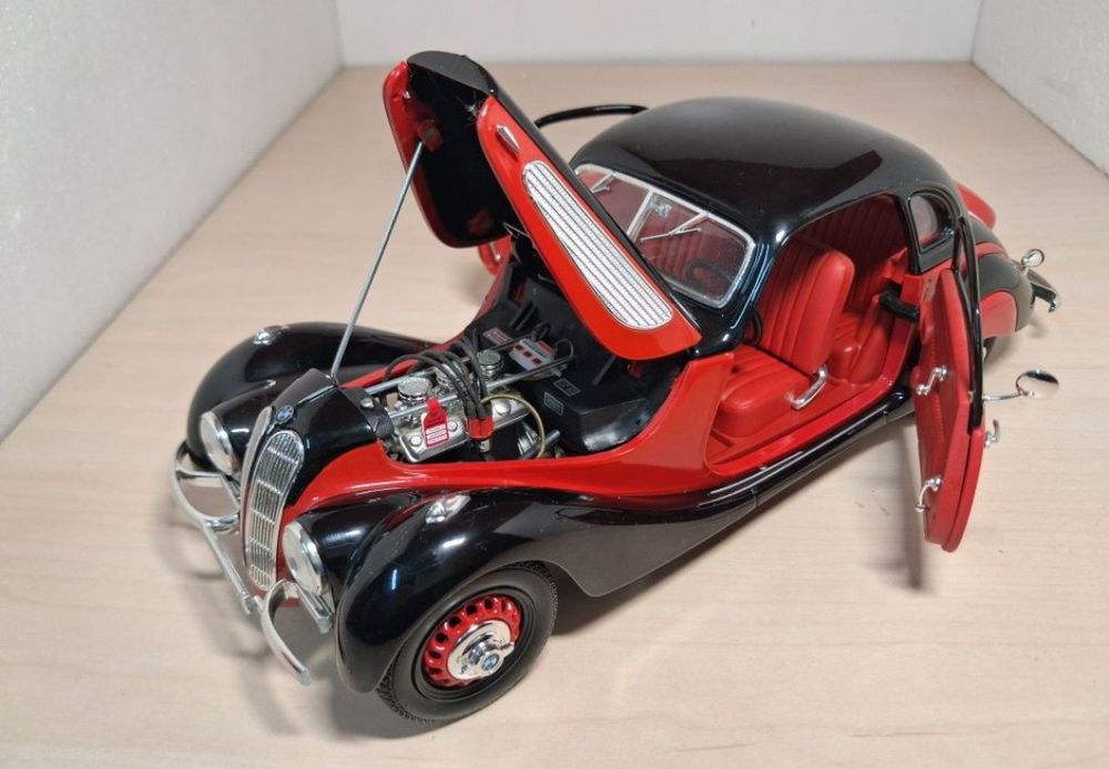 BMW327 guiloy 1 18 
Scara 1:18
Produs de guiloy

Pozele reflectă reali