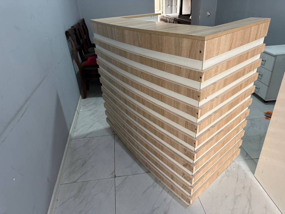 Ресапшн стол,тумбочка, стул ожидания