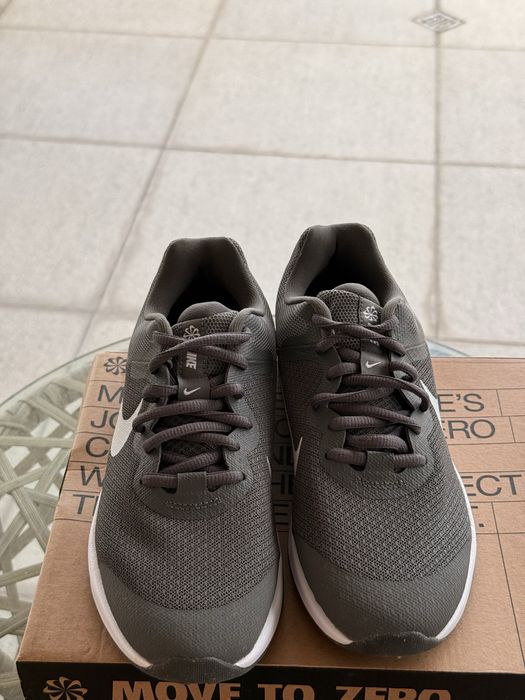 Продавам нови Nike Running
