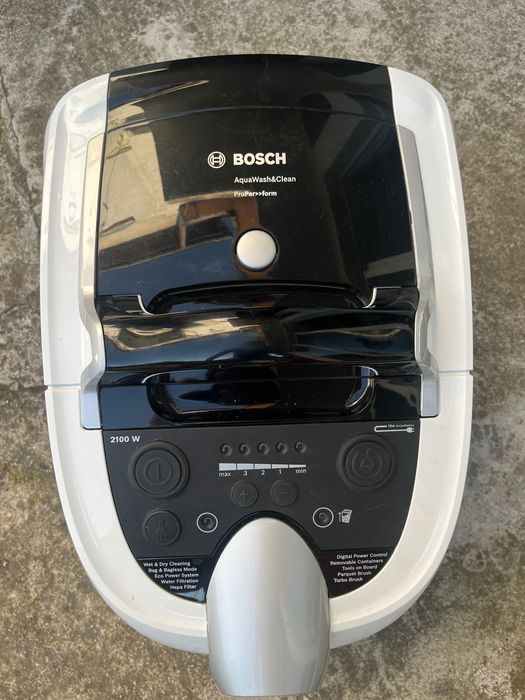 Перяща прахосмукачка Aqua Wash Bosch Series 4
