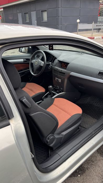 Продава се Опел Астра H