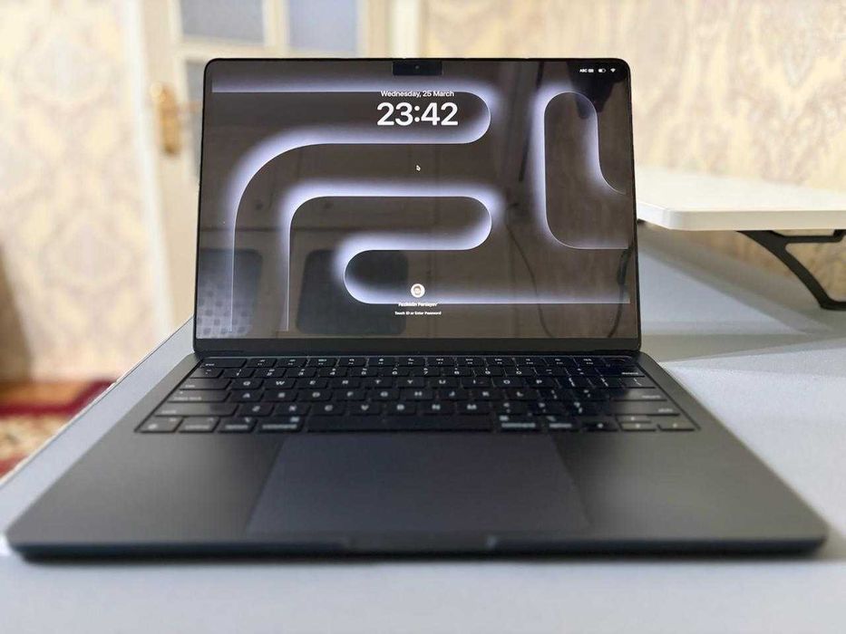 MacBook Air M3 13" (8/256) — Holati ideal, Full Box