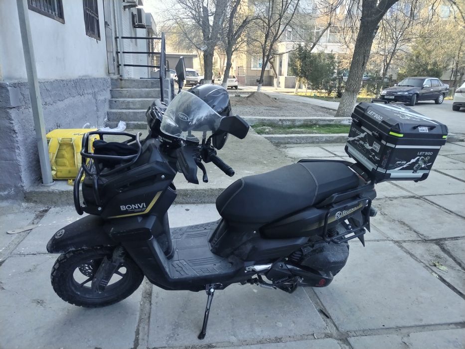 Скутер Tank сотилади