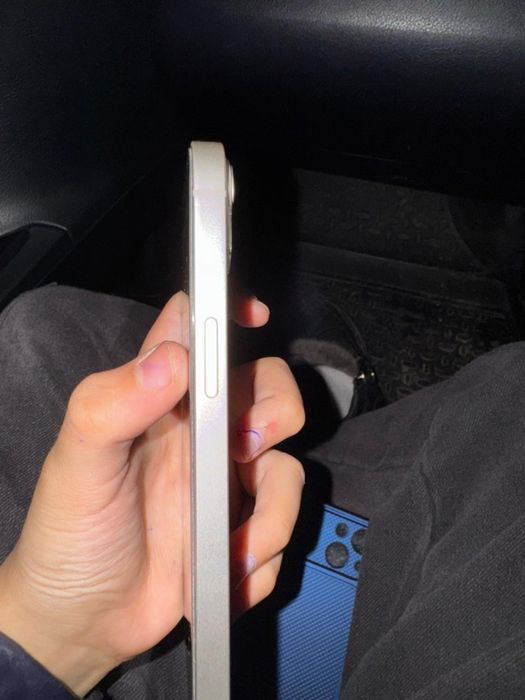 Продам iPhone 13