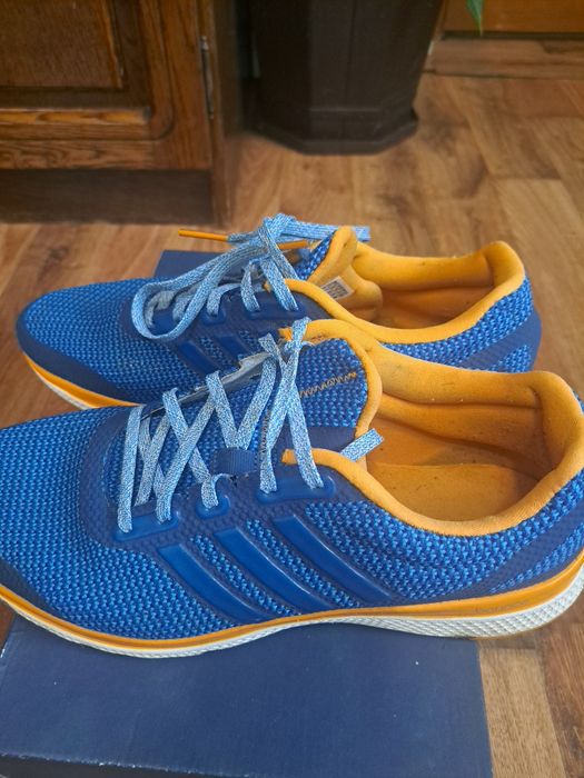 Adidasi marca  Adidas