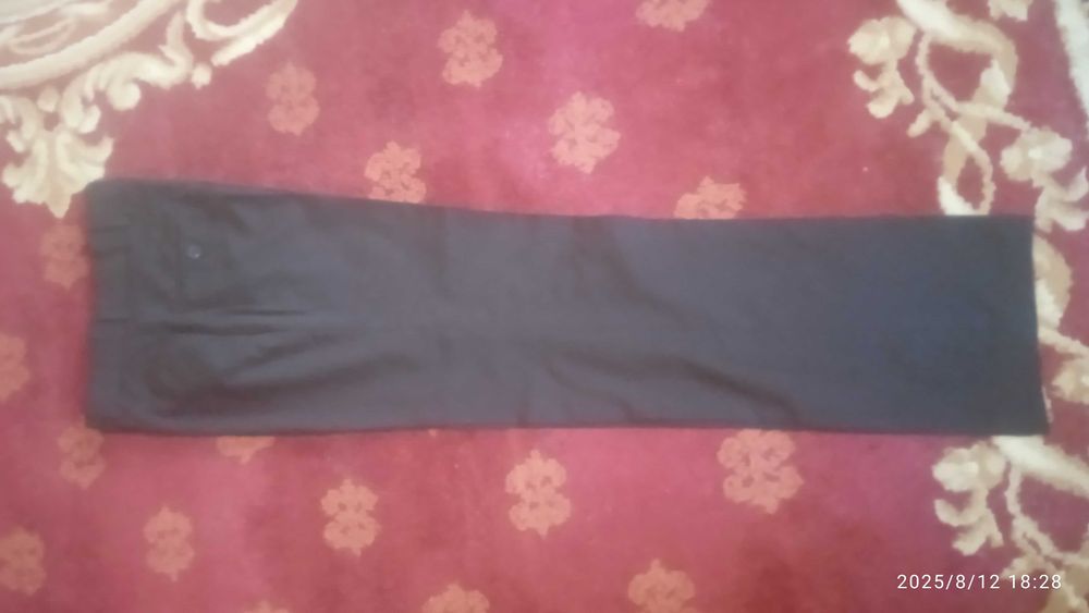 Брюк мактабда киядиган классика тезда сотилади, янги, қора рангда