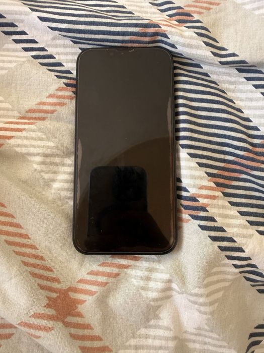 Продам айфон 13