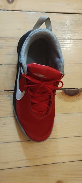 Продавам оригинални маратонки Nike