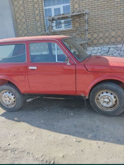 Lada niva 2121 sotiladi holati yaxshi qolgan malumotlar telda