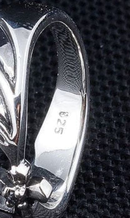 Inel argint aripi de liliac și piatră inima