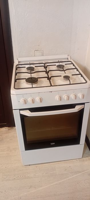 Продам газ плиту Bеко