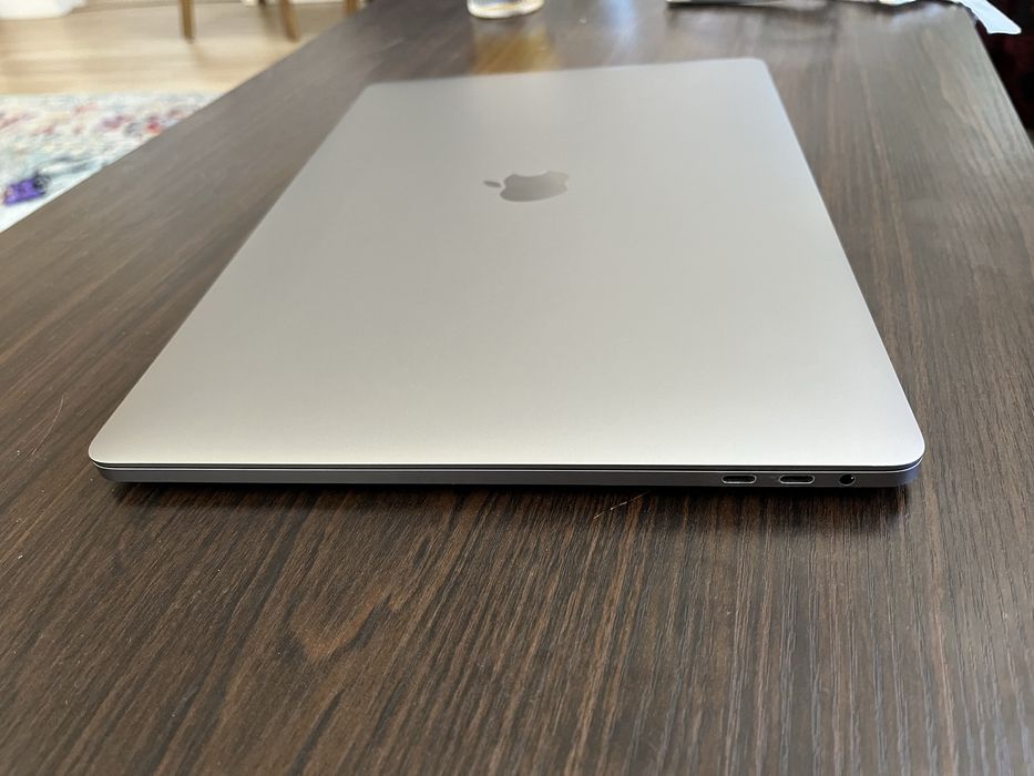 Apple MacBook Pro "Core i9" 2.9GHz 15" Touch/2018  " (Touch Bar) 512 SSD,32GB  RAM
