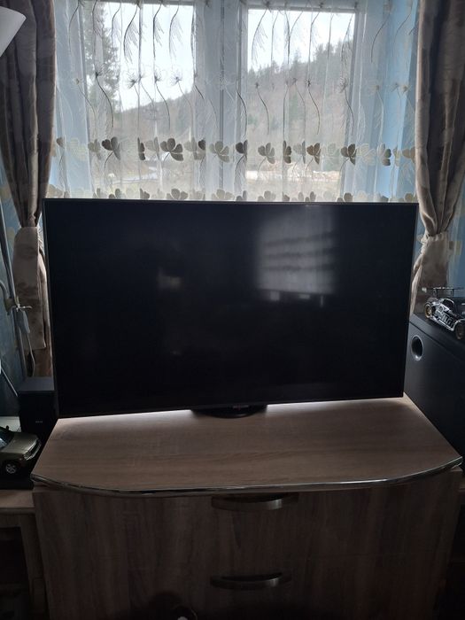 Vand televizor smart samsung ca nou.