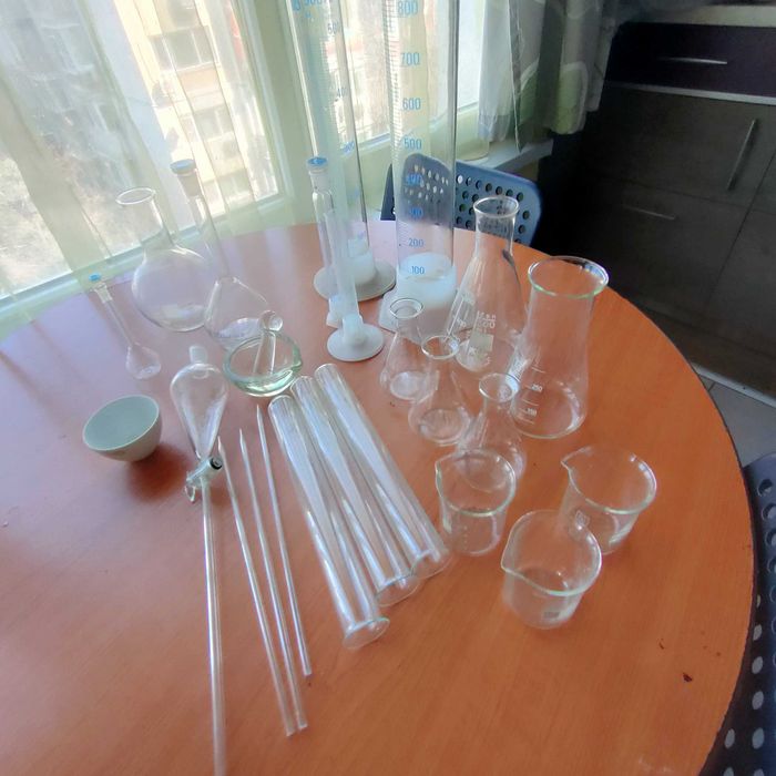 Лабораторна стъклария .