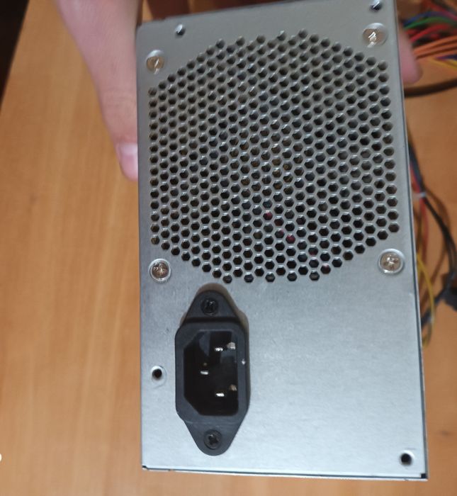 Sursa pc ai placa video gtx 1050