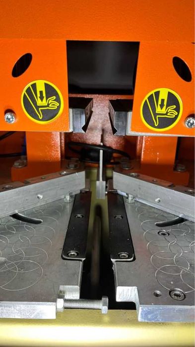 •Utilaj KRG 101 de sudat profile PVC cu BAC-uri universale de 0,2 mm