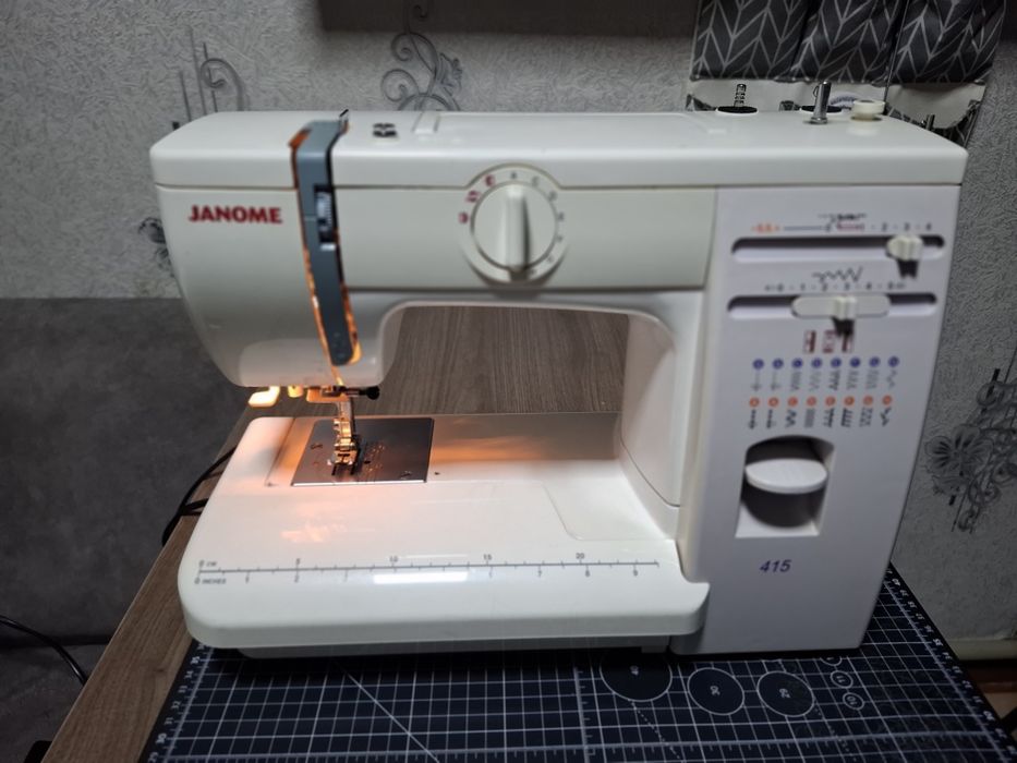 Швейная машина Janome 415