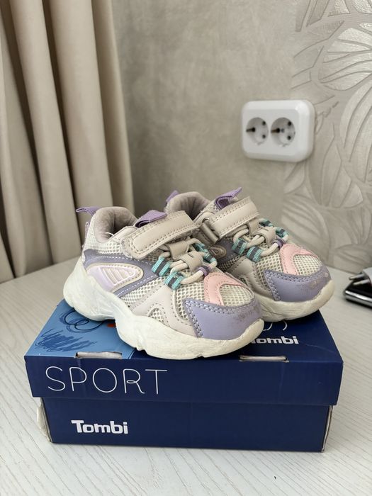 Кроссвки на девочку 23 размер