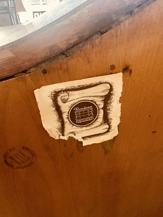 Витрина от масив и фурнир – Rondova, неокласически стил