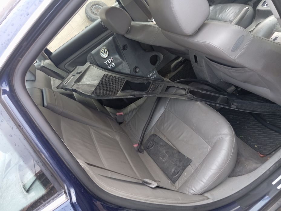 Продавам пасат Б 5.5 2.5 180 На части