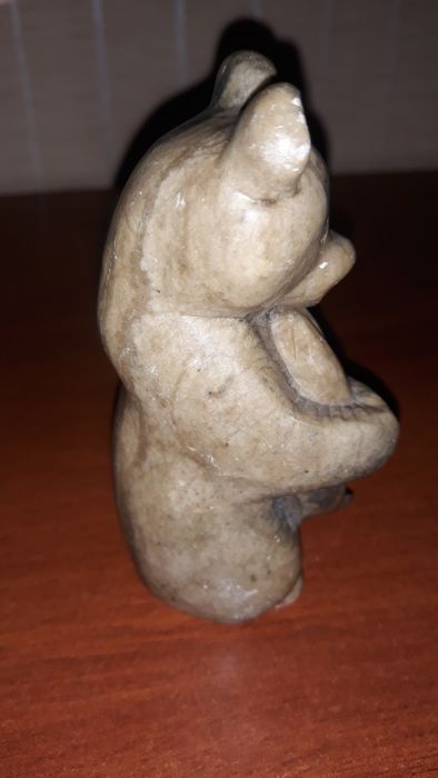 Статуэтка мишка с рыбой