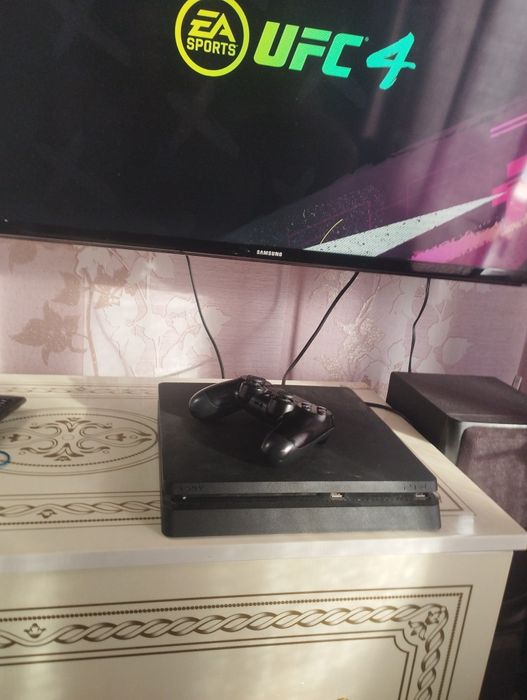 PlayStation 4slim 1 tb