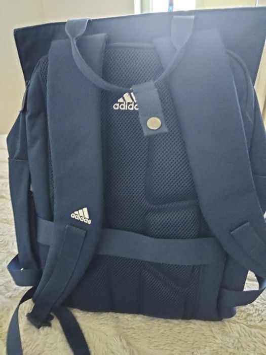 Vând rucsac Adidas