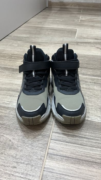 Продам зимние ботинки