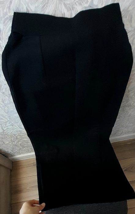 Продаётся черная юбка карандаш с разрезом