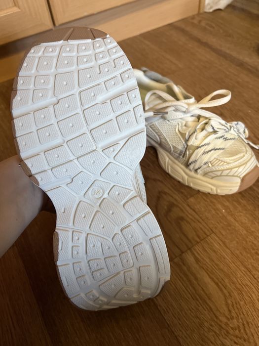 Кроссовки на девочку 34 р