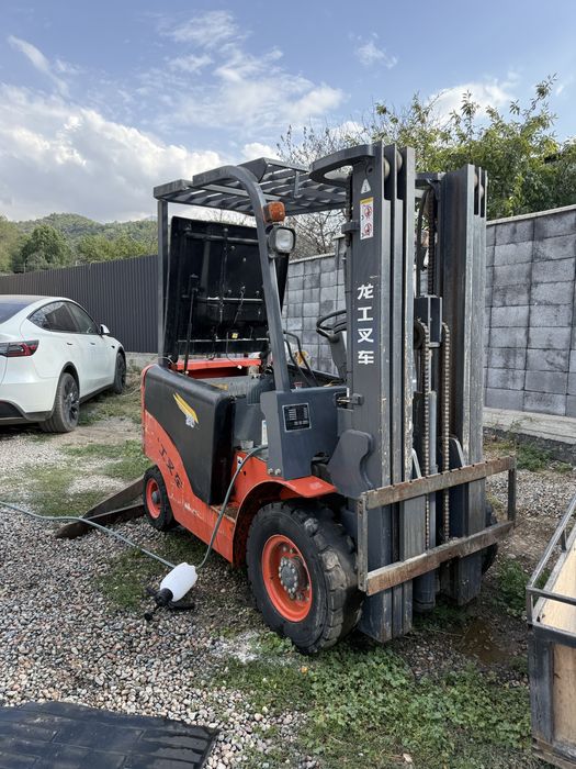 Вилочный погрузчик