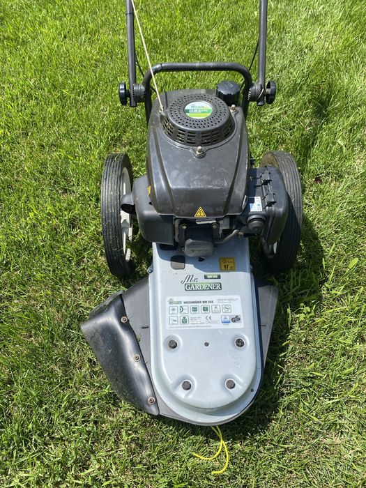 Masina tuns iarba inalta