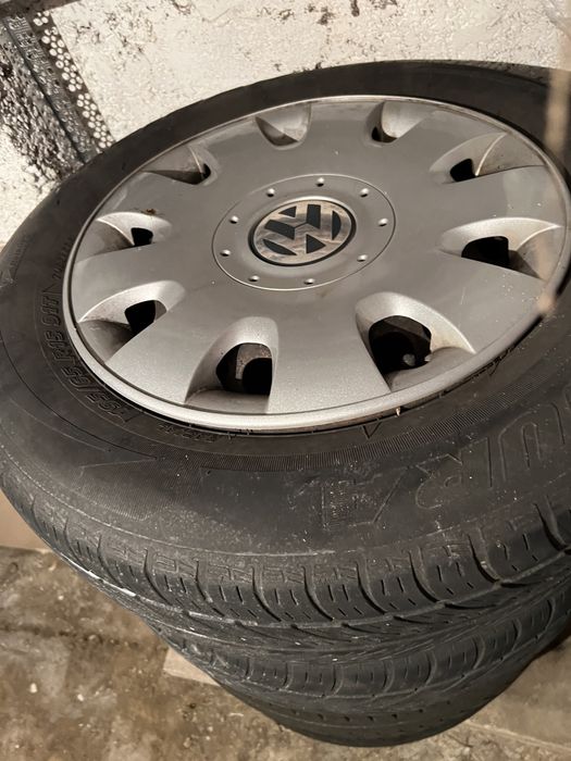 Vand sau schimb Set genți de tabla cu cauciucuri + capace originale