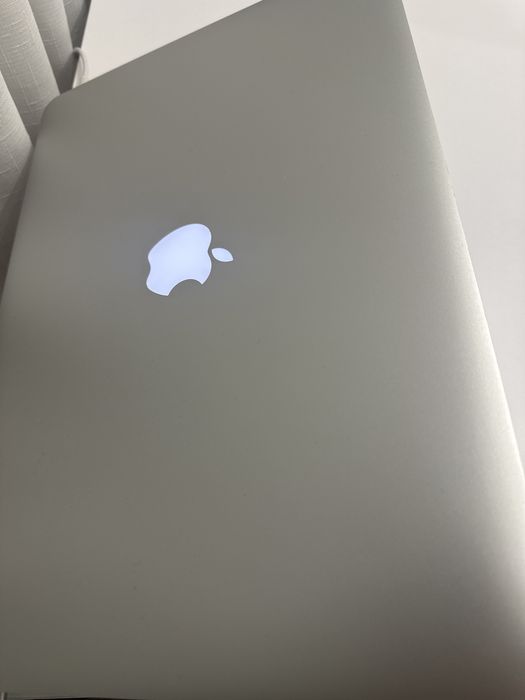 Iphone 14 pro, Macbook 2014 17”