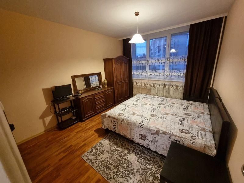 Tристаен апартамент с ПАРКОМЯСТО в ж.к. Слатина.